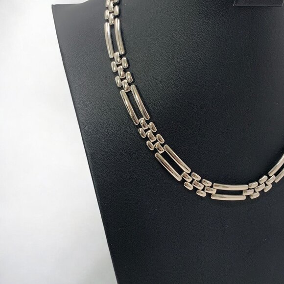 Vintage Monet Silver-Tone Bar-Link Collar Necklace Fold-Over Clasp 17" c.1968 - Picture 5 of 7